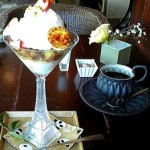 Cafe 中野屋『苺とふわふわな仏産蜂蜜のムースとフロマージュブランのシブーストクリーム、全ての要素が入った、正にパルフェ。』『新潟産ル、レクチェのコンポートとそのマルメラータ サラーメ ディ チョッコラートのパフェ、トンカ豆のアイスとシャルトリューズ入り』