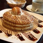 Cafe punana『チョコ＆ナッツソースのパンケーキ』