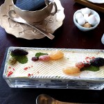 Cafe 中野屋『京番茶の香りを移したガナッシュと桜アイス、きなこと甘納豆入り“枯山水”ティラミスパフェ