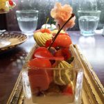Cafe 中野屋『佐藤錦のソルベとアメリカンチェリー、グリオットチェリー、異なる3種のテクスチャーとピスタチオのヌガーグラッセを入れたパフェ“モンモランシー”』